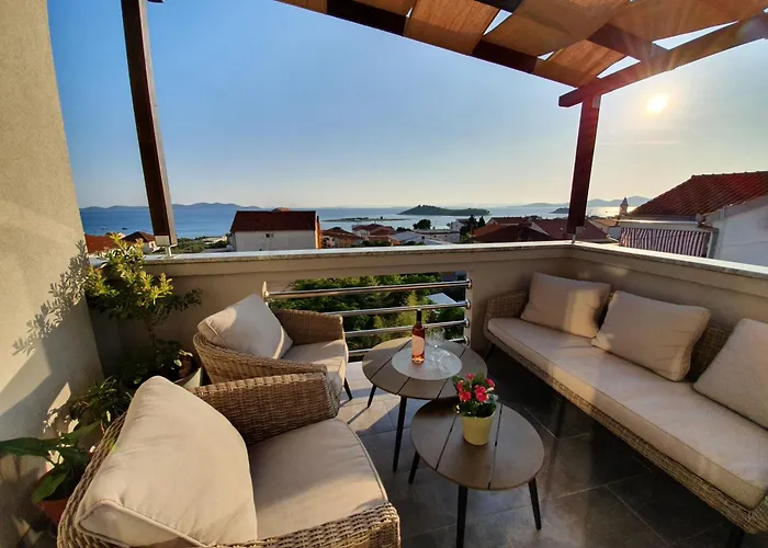 Sunset In باكوشتاني